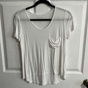 basic white tee// super soft